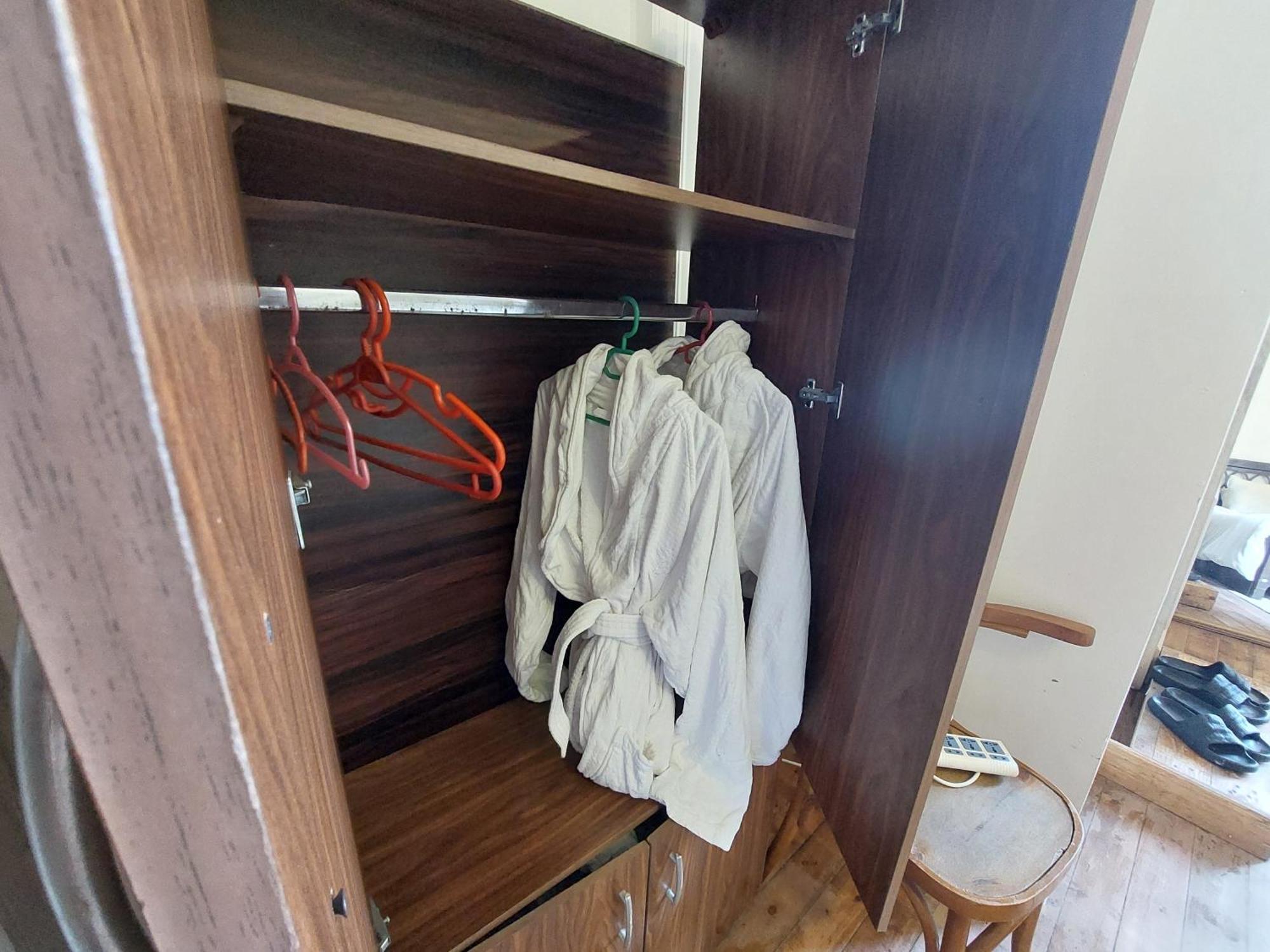 Arab Hostel, Welcoming All Solo And Groups Travellers But, Unmarried Couples Not Allowed Alexandria Exterior foto